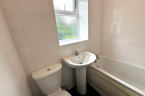 17 Esther Street, Oldham, OL4 3EP