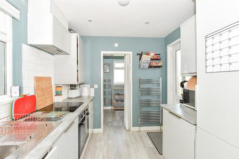 3 bedroom ground floor flat for sale, Totland Road, Brighton, East Sussex