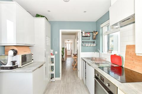 3 bedroom ground floor flat for sale, Totland Road, Brighton, East Sussex