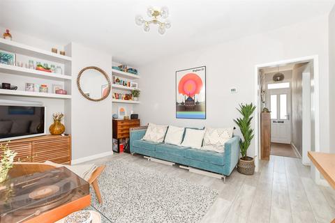 3 bedroom ground floor flat for sale, Totland Road, Brighton, East Sussex