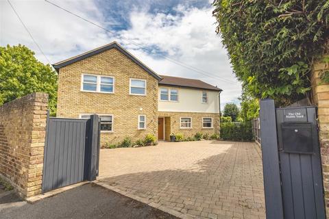 5 bedroom detached house for sale, Parsonage Lane, Windsor