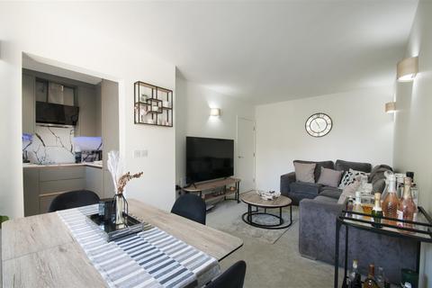 97 Sovereign Heights, Slough, SL3 8PZ
