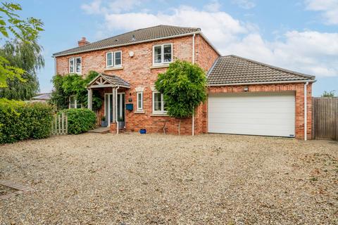 4 bedroom detached house for sale, Buxton Road, Frettenham