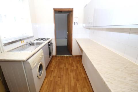 4 bedroom terraced house to rent, Ullswater Street, Leicester