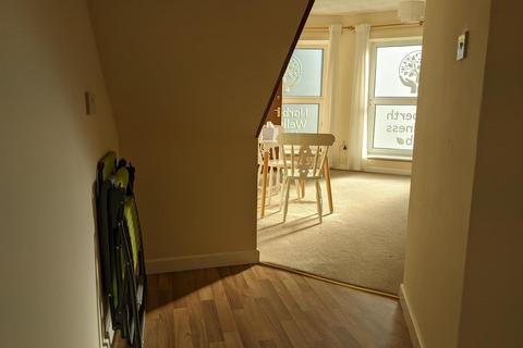 2 bedroom flat to rent, 8 Market Street, Narberth