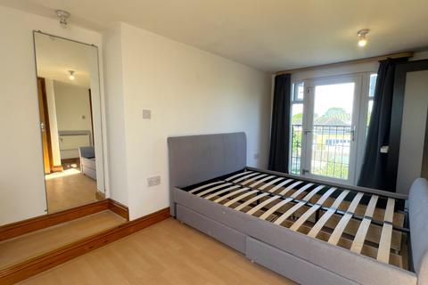 2 bedroom apartment to rent, Brentwood Road, Romford, RM2