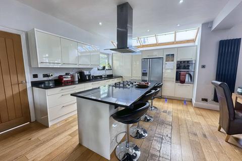 5 bedroom semi-detached house for sale, Woodhill Drive, Prestwich, M25