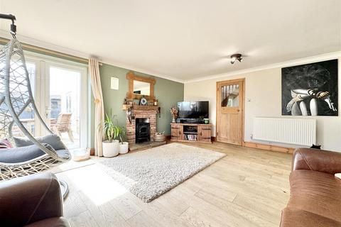 3 bedroom end of terrace house for sale, Wenham Road, Great Wenham, Colchester