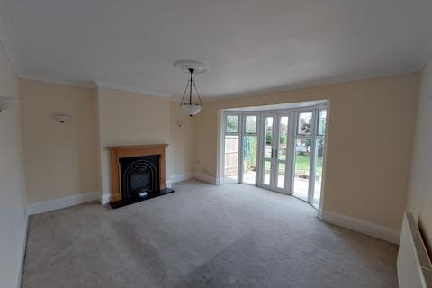 4 bedroom semi-detached house to rent, Loughborough Road, Birstall LE4