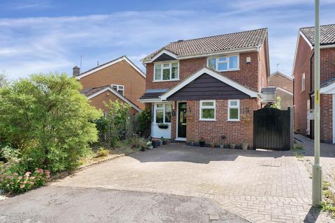 3 bedroom detached house for sale, Kingfisher Close, Oakham