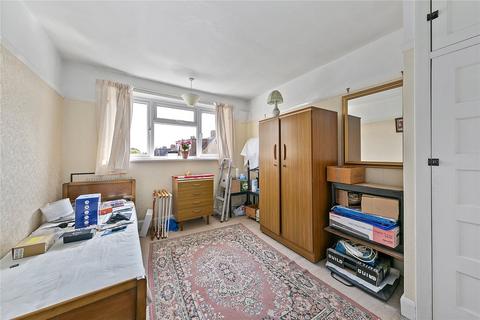 5 Devon Avenue, Twickenham, TW2 6PN