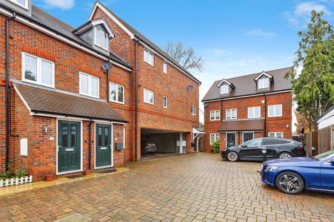 3 bedroom end of terrace house for sale, Connaught Close, Uxbridge UB8