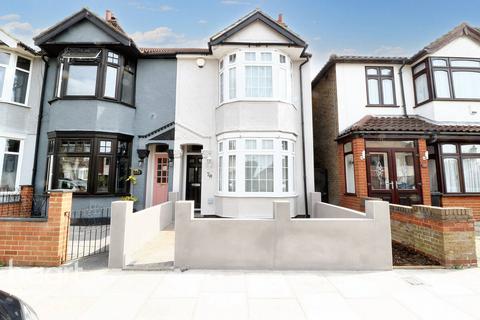 3 bedroom end of terrace house for sale, Pretoria Road, Romford