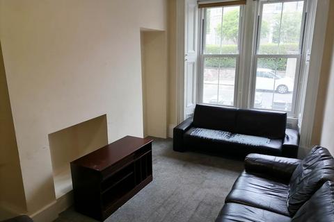 5 bedroom flat to rent, 1 G/1 Rustic Place, 1 Dudhope Street, ,