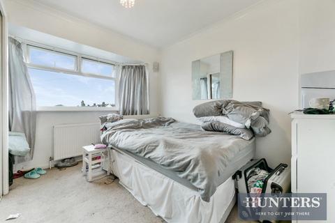 121 Pembury Avenue, Worcester Park, KT4 8BX