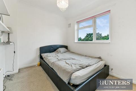 121 Pembury Avenue, Worcester Park, KT4 8BX