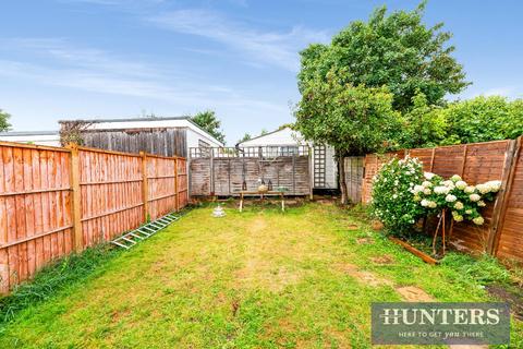 121 Pembury Avenue, Worcester Park, KT4 8BX