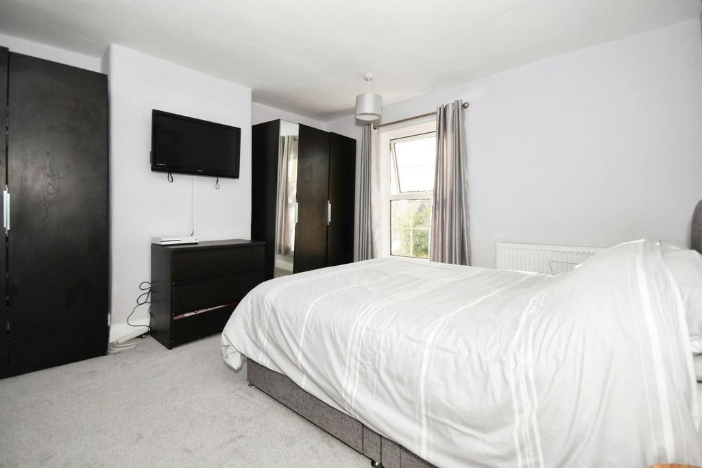 BEDROOM 1.jpg