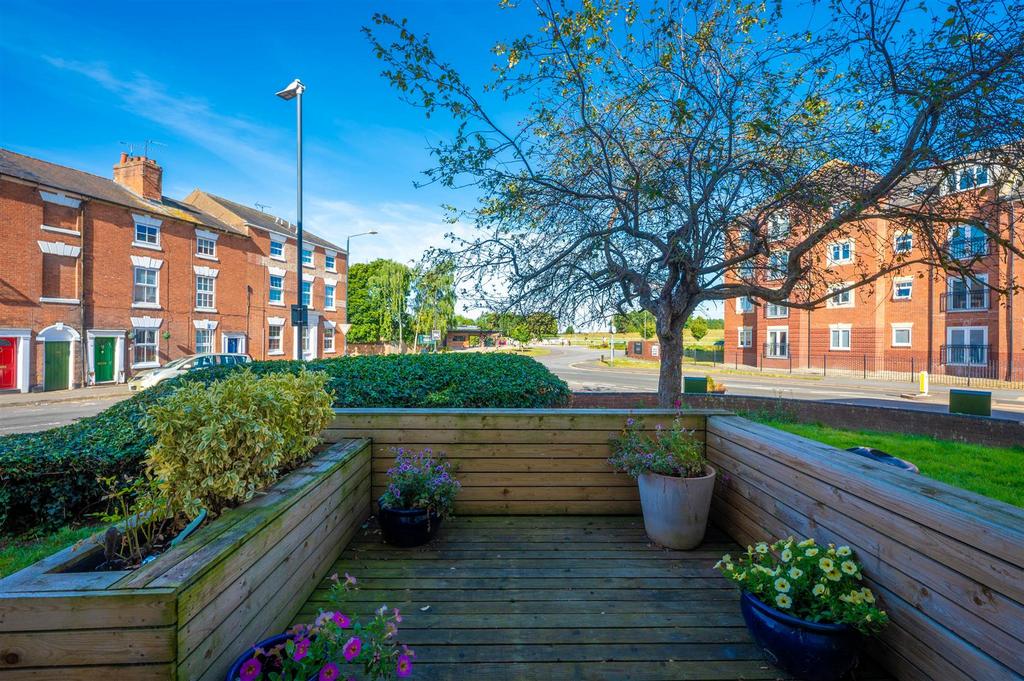 Private Decked Garden
