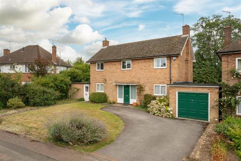 4 bedroom detached house for sale, Dale Close, Hitchin