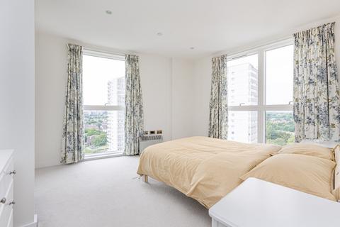 3 bedroom flat to rent, Hyperion Tower, Pump House Crescent, Brentford, Middlesex