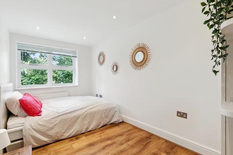 2 bedroom flat to rent, Upper Richmond Road, London