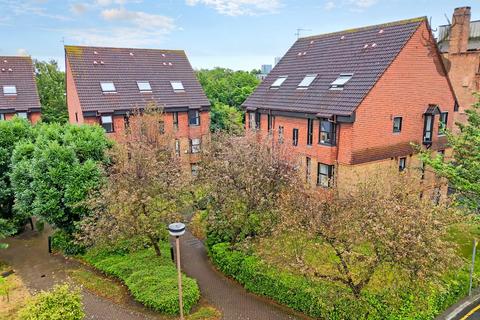 30 Coopers Close, London, E1 4BB