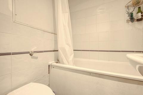 30 Coopers Close, London, E1 4BB
