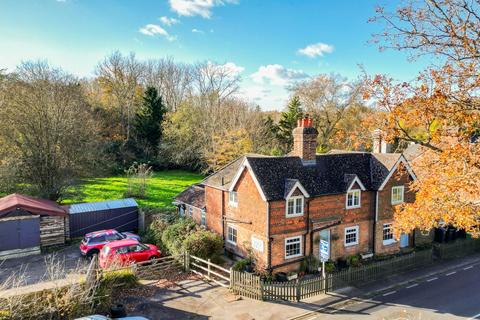 6 bedroom detached house for sale, 2953sqft Family Home In Hurst Green