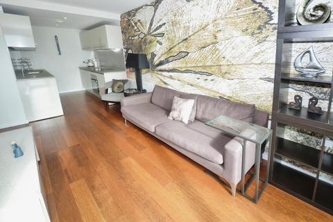 2 bedroom flat to rent, Beetham Tower, Deansgate, Manchester, M3