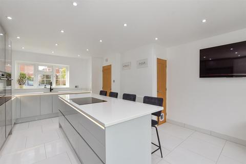 5 bedroom detached house for sale, Cranmer Close, Billericay, Essex