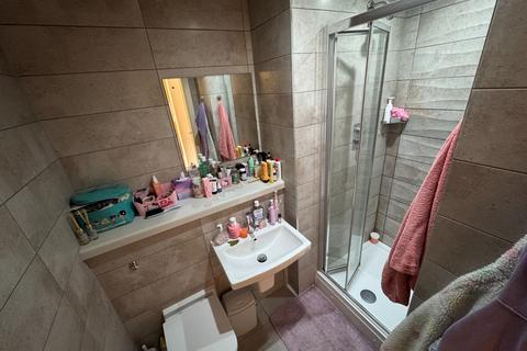 Studio to rent, The Tower, Dingle, Liverpool, L8