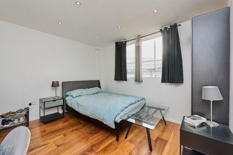 2 bedroom flat to rent, Long Walk, London