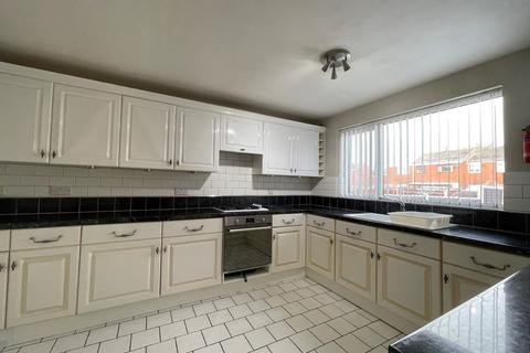 3 bedroom end of terrace house to rent, LONG FURROW, WOLVERHAMPTON WV8