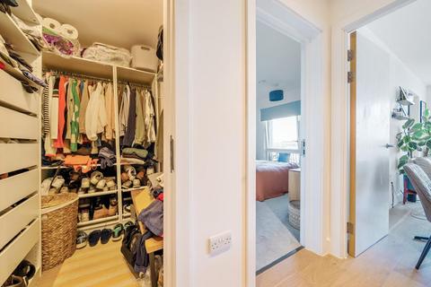 1 bedroom flat for sale, Eastern Point,  Edgware Road,  NW9