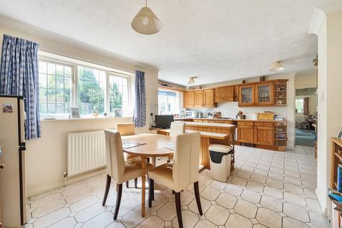45 Mayes Close, Warlingham, CR6 9LB