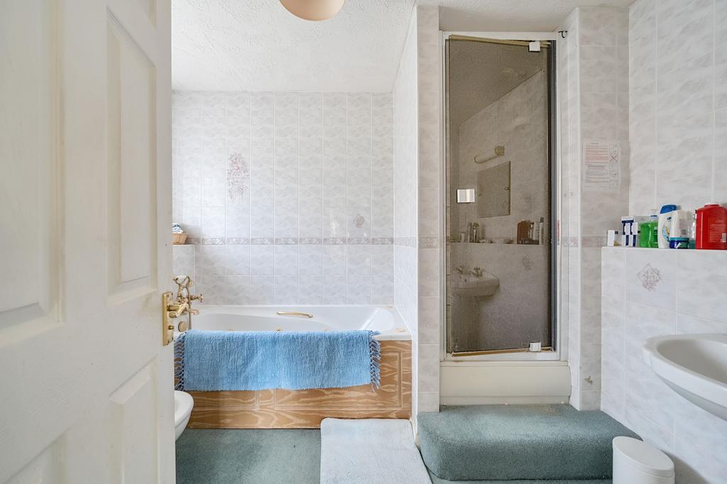 Master bedroom &amp; Ensuite