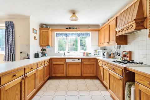 45 Mayes Close, Warlingham, CR6 9LB