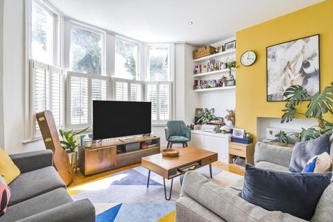 2 bedroom flat for sale, Holmewood Gardens, Brixton Hill