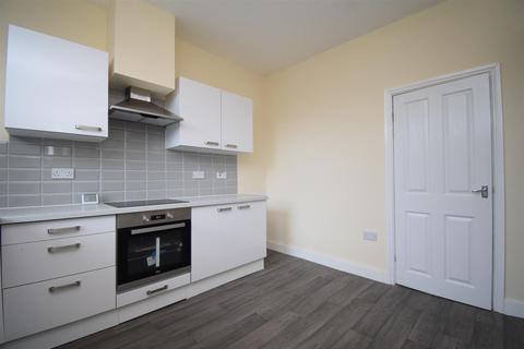 3 bedroom terraced house to rent, Wakefield Road, Ossett WF5