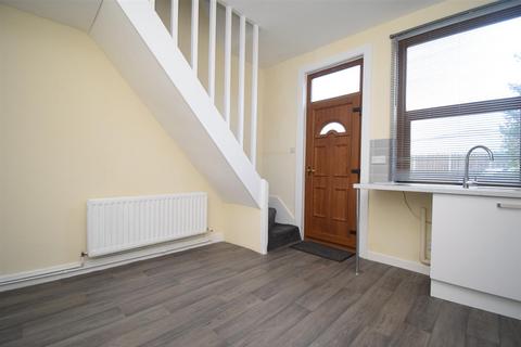 3 bedroom terraced house to rent, Wakefield Road, Ossett WF5