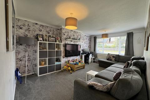 16 Malcolm Gardens, Polegate, BN26 6PN
