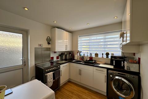 16 Malcolm Gardens, Polegate, BN26 6PN