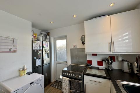 16 Malcolm Gardens, Polegate, BN26 6PN
