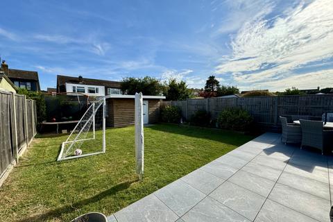 16 Malcolm Gardens, Polegate, BN26 6PN