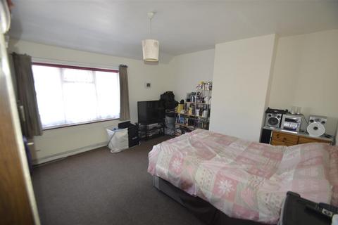124 Reede Road, Dagenham, RM10 8DU
