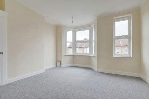 144 Bournemouth Park Road, Southend-on-sea, SS2 5LT