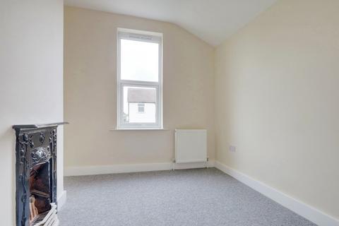 144 Bournemouth Park Road, Southend-on-sea, SS2 5LT