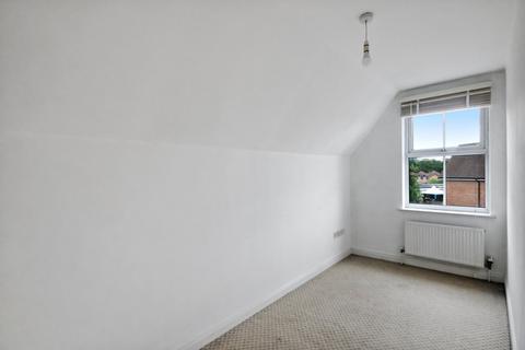 2 bedroom flat for sale, Leacroft, East Grinstead, RH19