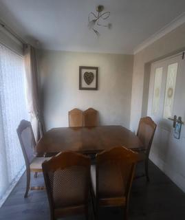 3 bedroom semi-detached house to rent, School Approach, South Shields